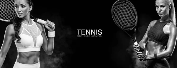 스포츠 개념입니다. 라켓 스포츠 여자 테니스 플레이어입니다. 공간에 복사 합니다. 흑인과 백인 사진입니다. 테니스 포스터. — 스톡 사진
