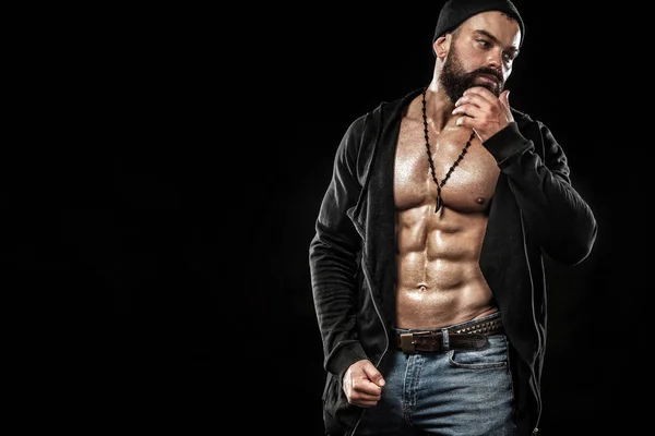 Vücut geliştirmeci poz. Güzel sportif adam erkek güç. Fitness adam kaslı. Nokta kavramı kopya alanı ile