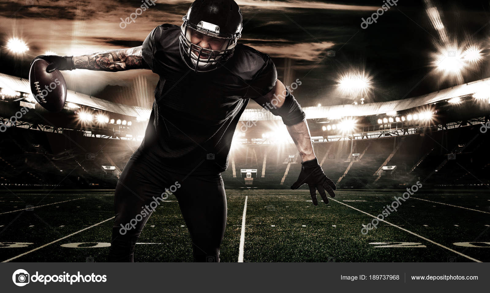 Американский футболист на стадионе. Спортивный баннер и обои с