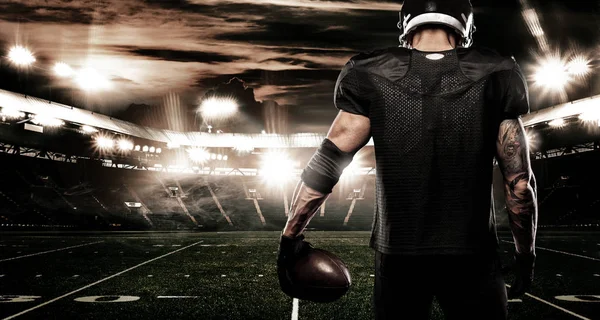 American Football Sportler Spieler auf dem Stadion. Sport-Banner und Tapete mit Copyspace. — Stockfoto