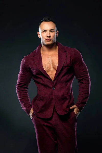 Portrait of handsome stylish man bodybuilder with naked torso in elegant suit — Stock Photo, Image