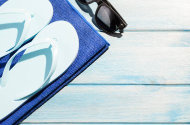 Masadaki plaj aksesuarları