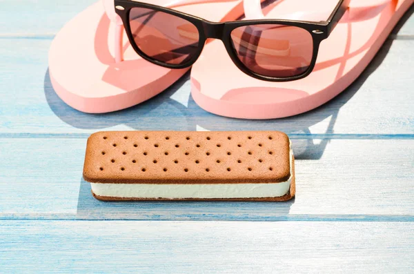 Helado con gafas de sol — Foto de Stock