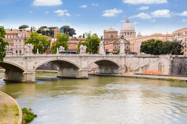 Ponte principe amedeo i st. peters Bazyliki — Zdjęcie stockowe