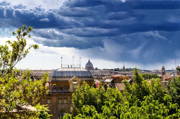 Rom und St. Peter Basilika — Stockfoto