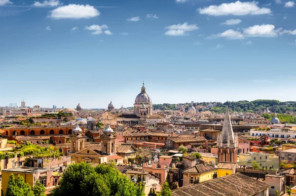 Róma és a Szent Péter-bazilika — Stock Fotó