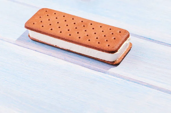 Сэндвич с мороженым — стоковое фото