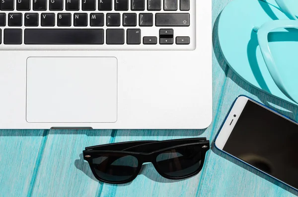 Modern dizüstü bilgisayar, üstten görünüm