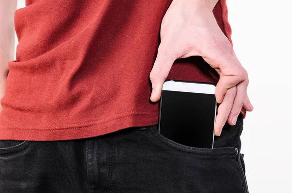 Мобильный телефон в кармане — стоковое фото