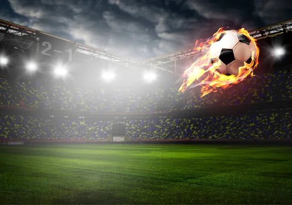 Pallone da calcio in fiamme sullo stadio — Foto Stock