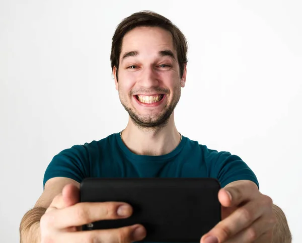 Joven tomando selfie —  Fotos de Stock