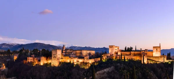 Alhambra fortezza vista notturna — Foto Stock