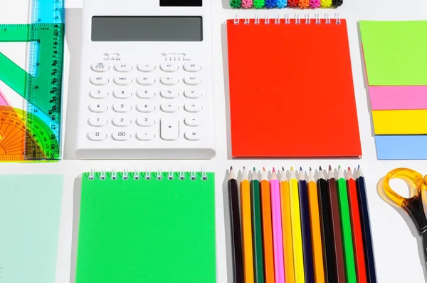 School accessoires op wit — Stockfoto