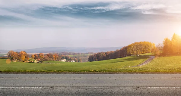 Landstraße im Herbst — Stockfoto