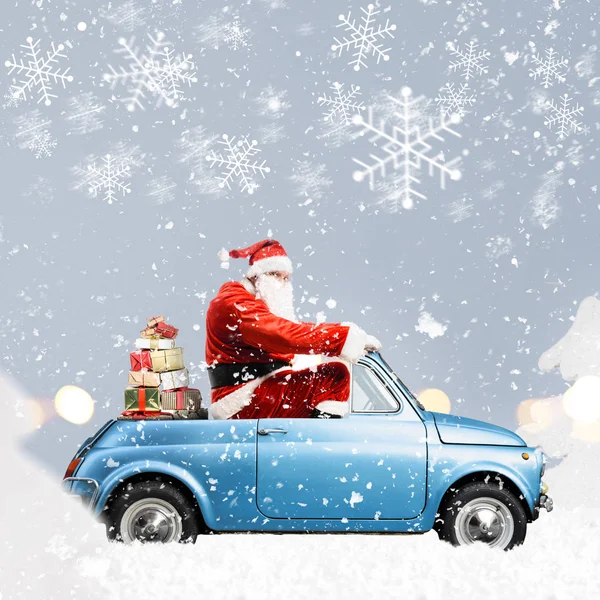 Santa claus op auto — Stockfoto