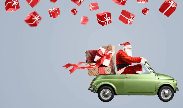 Santa claus na samochód — Zdjęcie stockowe