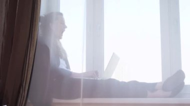 Evden çalışan kadın.