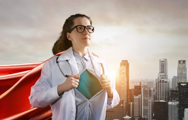 Heroic doctor fighting with epidemic — Stock Photo, Image