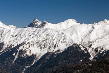 Kayak Merkezi Rosa Khutor. Krasnaya Polyana dağlarında. Sochi, Rusya Federasyonu