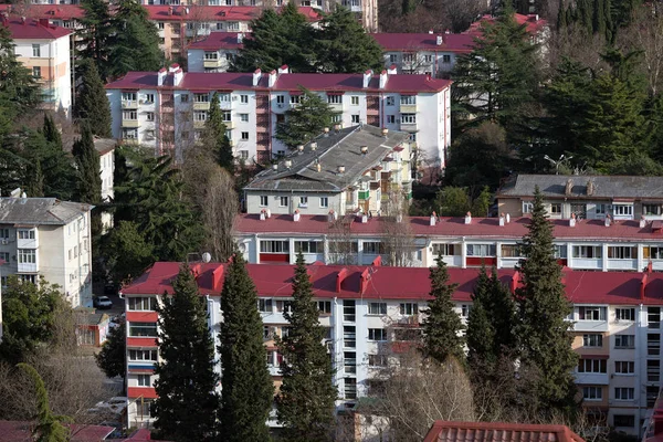 Vecchie case a cinque piani a Sochi, Russia — Foto Stock