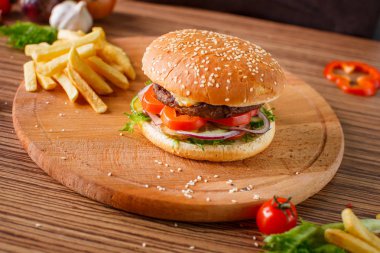 Hamburger eti pirzola ile