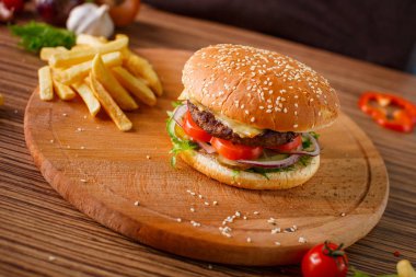 Hamburger eti pirzola ile