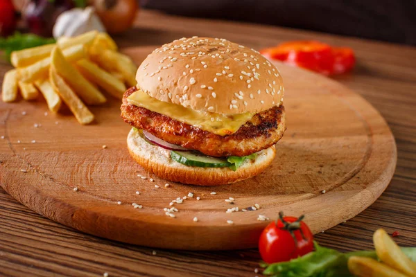 Гамбургер з м'ясним котлетиком — стокове фото