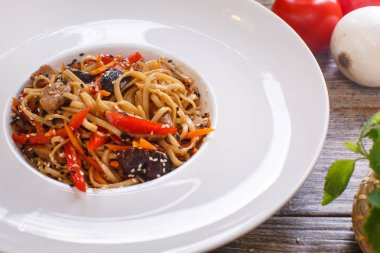 Oryantal yemekleri - udon erişte