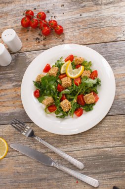 kiraz domates ve kruton Roka Salatası