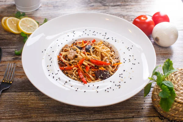 Oryantal yemekleri - udon erişte