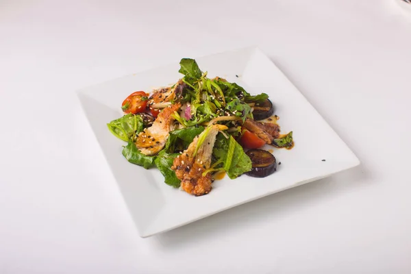 Ensalada con anguila sobre fondo blanco —  Fotos de Stock