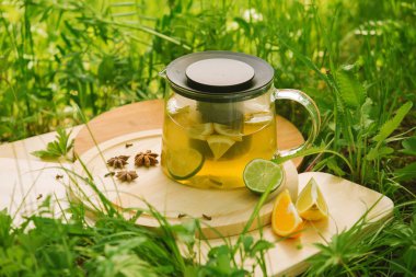 İçki doğa arka plan üzerinde ferahlatıcı serin