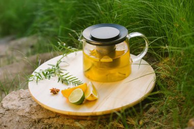 İçki doğa arka plan üzerinde ferahlatıcı serin