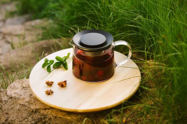 İçki doğa arka plan üzerinde ferahlatıcı serin