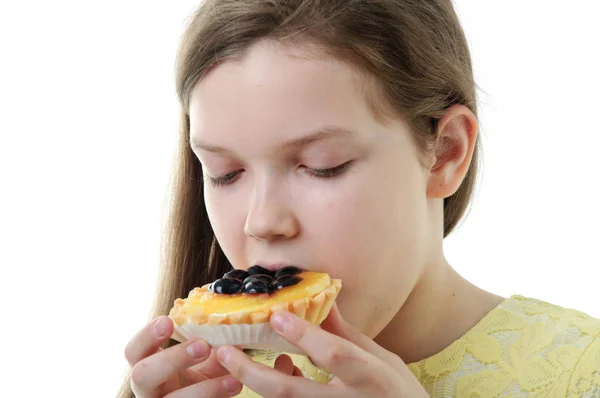 Una Imagen Una Joven Comiendo Pastel Fondo Blanco — Foto de Stock