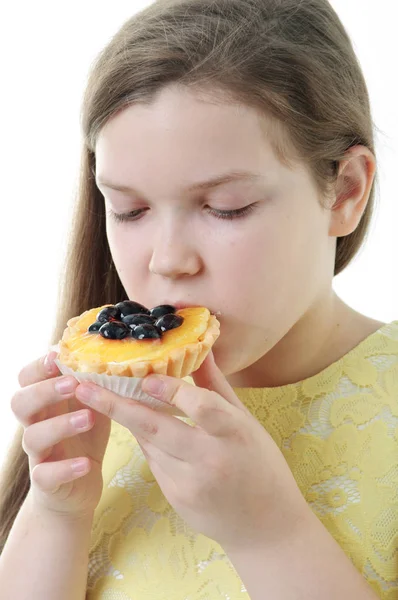 Kép Fiatal Lány Eszik Süteményt Fehér Háttér — Stock Fotó