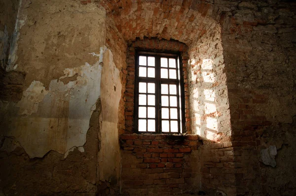 Window in castle — Stock Photo, Image