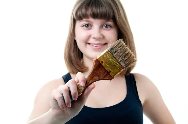 Joven chica agradable con cepillo sobre fondo blanco — Foto de Stock