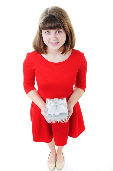 Meisje in rood met geschenkdoos — Stockfoto