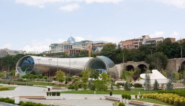 Tiflis, Gürcistan-7 Ağustos. 2013: Tiflis konser salonu inşaatı. 7 Ağustos 2013. Tbilisi, Gürcistan'ın başkentidir