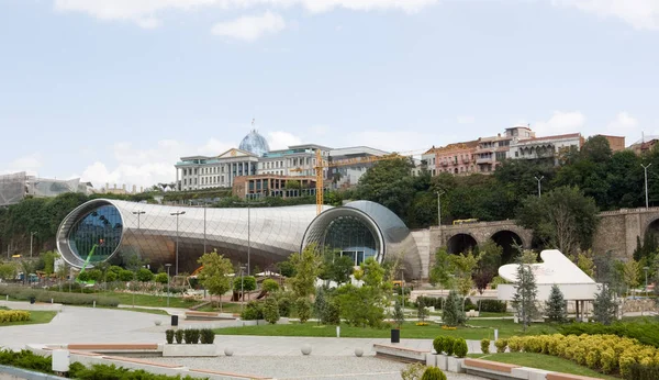 Tiflis, Gürcistan-7 Ağustos. 2013: Tiflis konser salonu inşaatı. 7 Ağustos 2013. Tbilisi, Gürcistan'ın başkentidir