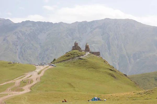 Tsminda Kazbegi Gergeti Sameba 거룩한 삼위일체 교회는 마운트 Kazbek의 2300 — 스톡 사진