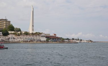 Crimea, Sevastopol, 13 Haziran 2014: Sivastopol şehir denizden görünümünü. Sevastopol Crimea'da önemli bir endüstriyel ve askeri şehir olduğunu