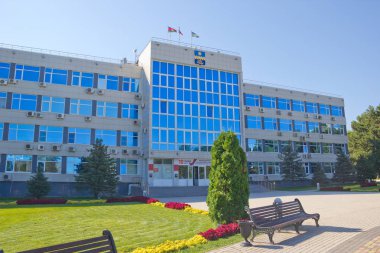 Anapa, Rusya - 05 Ağustos 2017: Şehir Anapa.The bina şehir yönetiminin görüşlerini. Anapa Krasnodar Krayı, Rusya bir resort yeridir