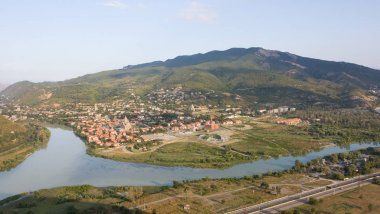Mtsheta, Mtkvari ve Aragvi izdiham görünümünü. Gürcistan Cumhuriyeti
