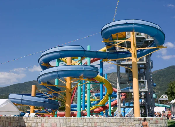 Gelendzhik Oroszország Július 2012 Színes Csövek Csúszda Medence Aquapark Begemot — Stock Fotó