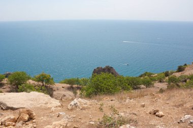 Kırım'da yaz manzarada. Sevastopol yakınındaki Cape Fiolent.