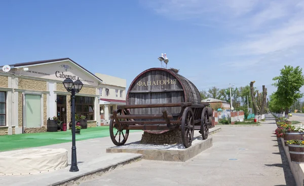 Sennoy Russia May 2014 Monument Wine Barrel Storks Village Sennoi — Stock Photo, Image