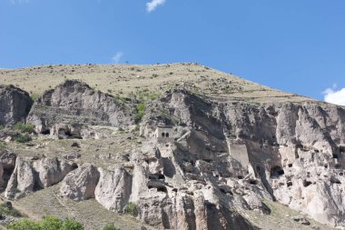 Vardzia cave city-manastır. Vardzia erusheti dağ 12. yüzyılda kazılmış ve Gürcistan ana konumlar biridir.