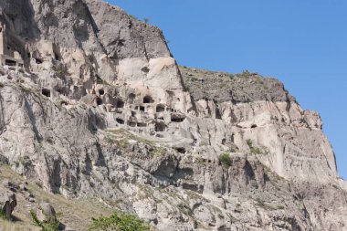 Vardzia cave city-manastır. Vardzia erusheti dağ 12. yüzyılda kazılmış ve Gürcistan ana konumlar biridir.